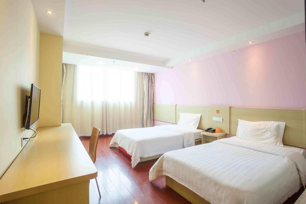 7Days Inn Yueyang East Maoling Pedestrain Street Room photo