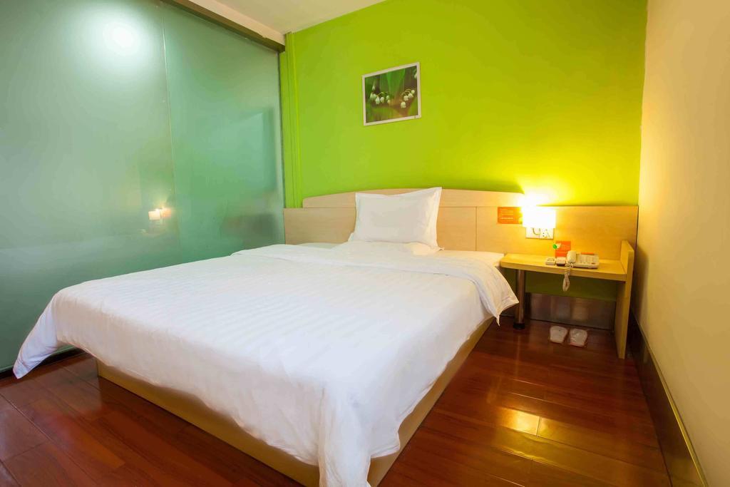 7Days Inn Yueyang East Maoling Pedestrain Street Room photo